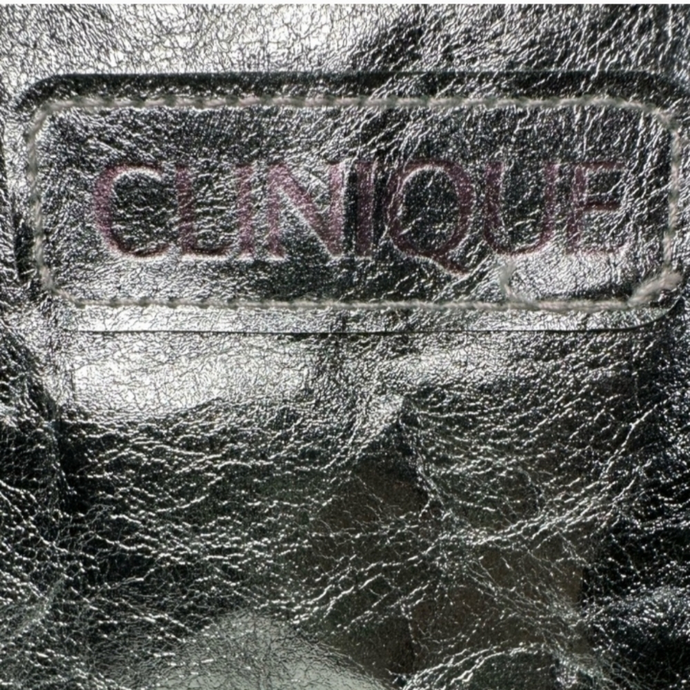 CLINIQUE NWT FOIL LOOK TOTE AND GIFT SET - Picture 2 of 9